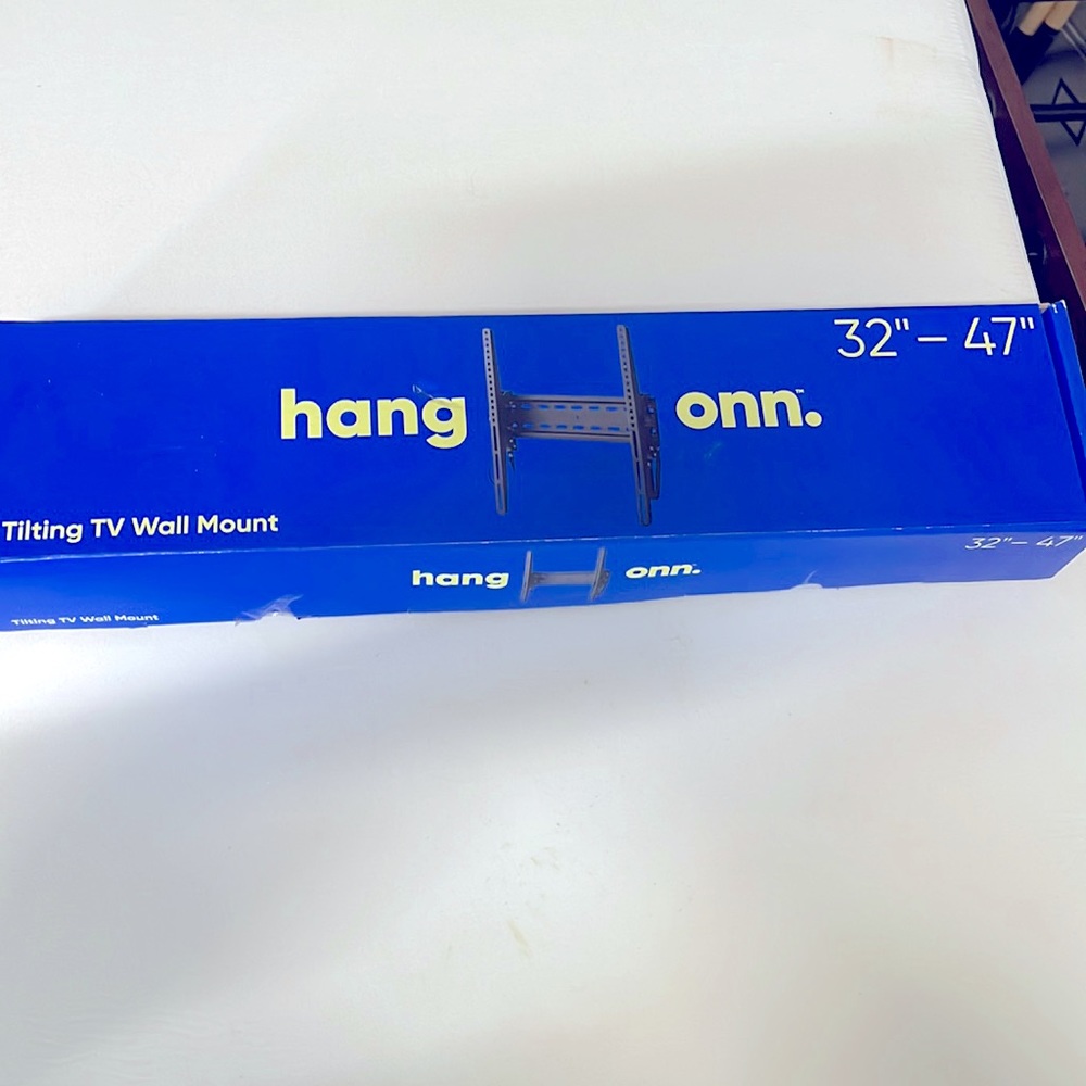 Hang Onn Tilting TV Wall Mount 32”- 47”